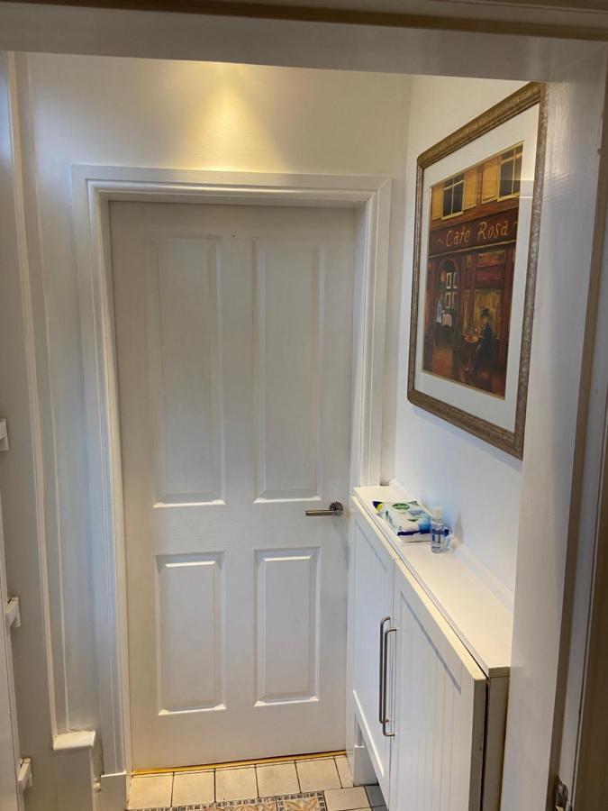 Cheerful One Bedroom Cottage With Parking Space. Glasgow Exterior photo