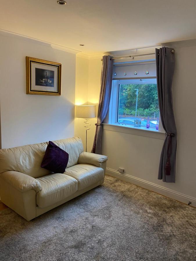 Cheerful One Bedroom Cottage With Parking Space. Glasgow Exterior photo