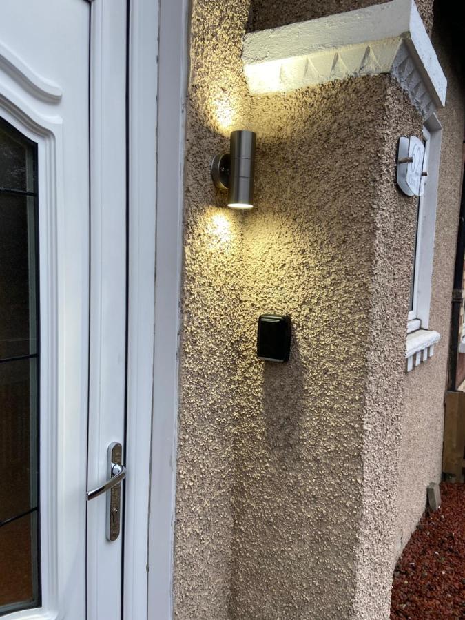 Cheerful One Bedroom Cottage With Parking Space. Glasgow Exterior photo
