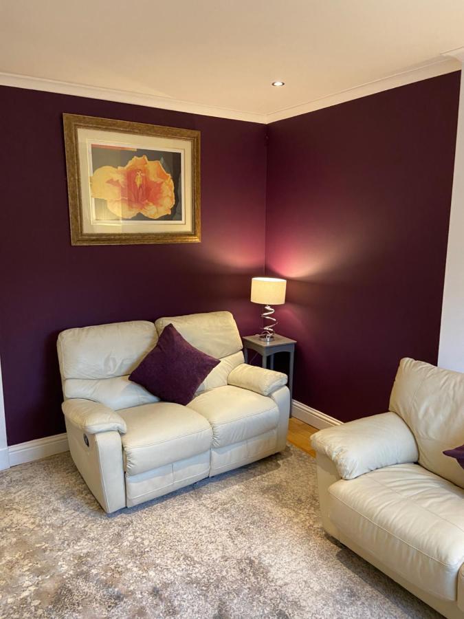 Cheerful One Bedroom Cottage With Parking Space. Glasgow Exterior photo