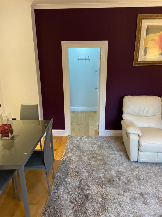 Cheerful One Bedroom Cottage With Parking Space. Glasgow Exterior photo